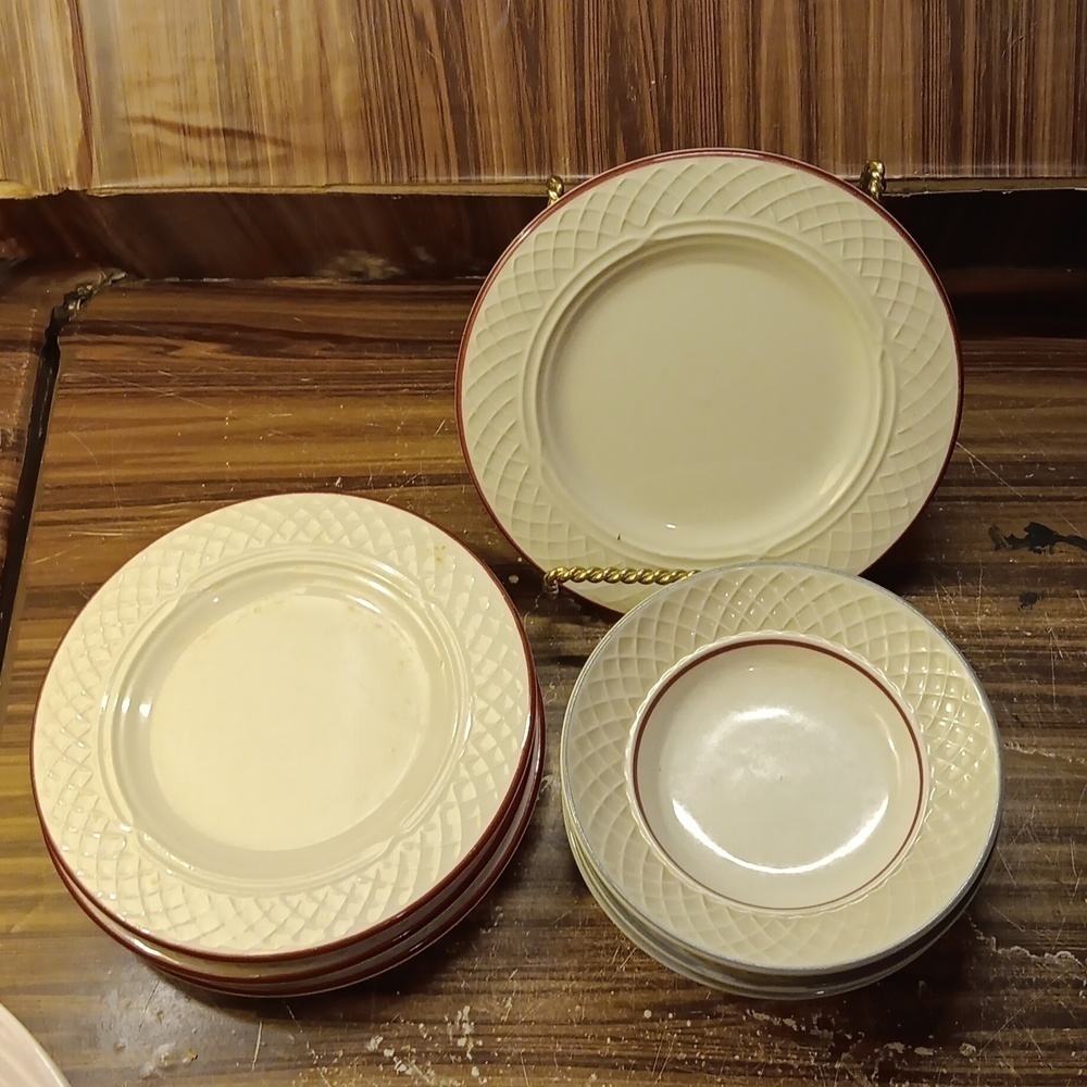 Vintage Homer Laughlin Gothic Maroon restaurant Ware 3 bowls and 4 salad plates